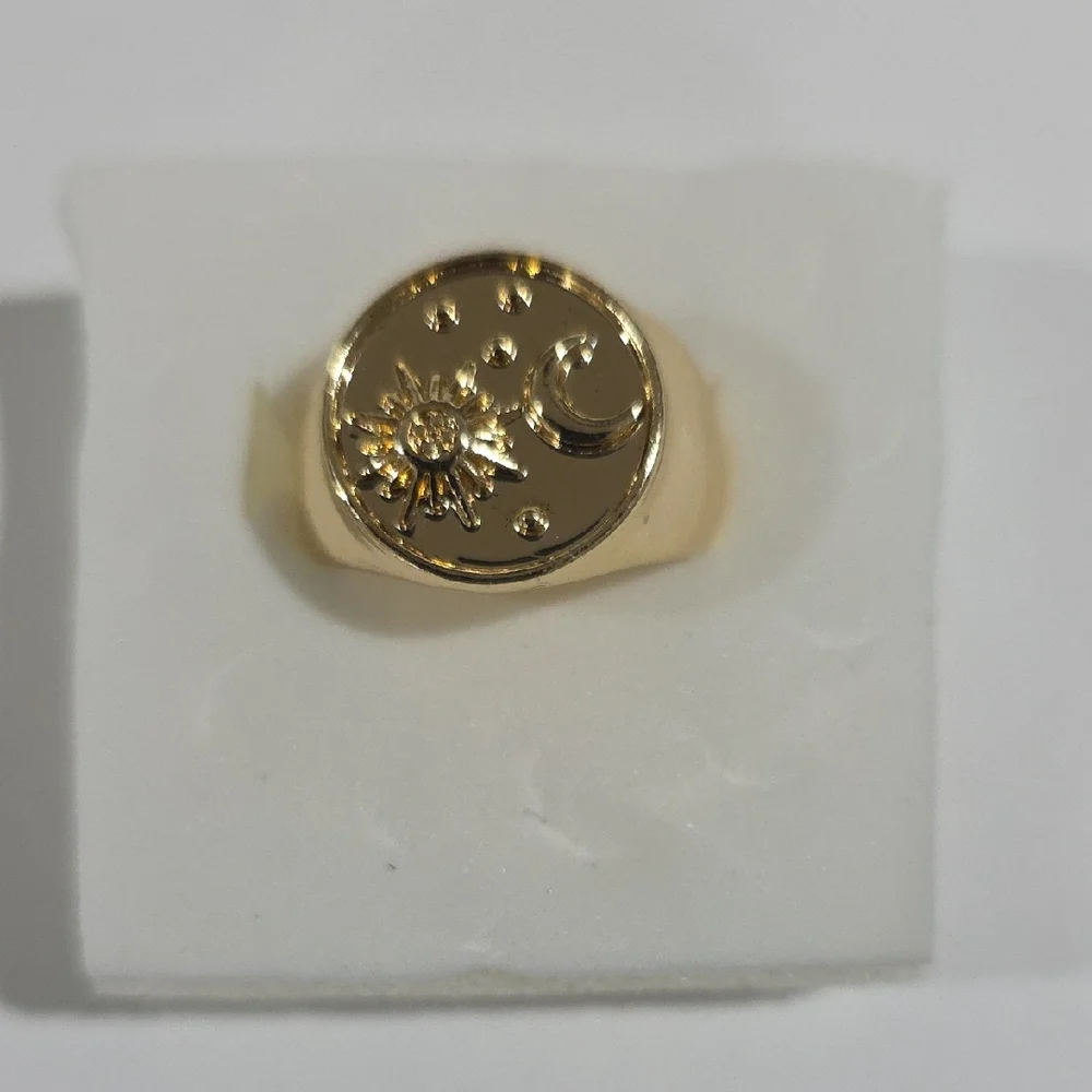 Celestial Sun & Moon Gold Signet Ring – Mystic Astrology Statement Jewelry - 6.5